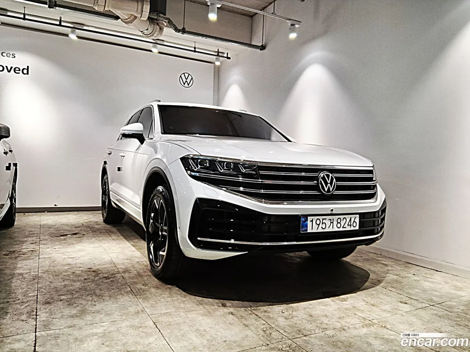 Volkswagen Touareg 3.0 TDI 2024 — photo 1, buy with delivery to Moscow