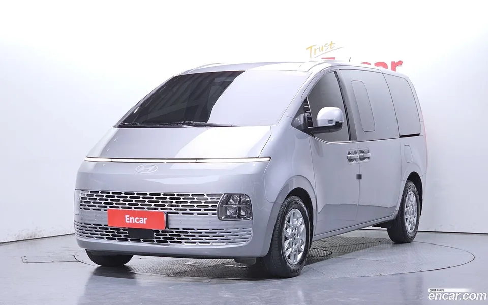 Hyundai Staria 5 2024 — photo 1, buy with delivery to Moscow