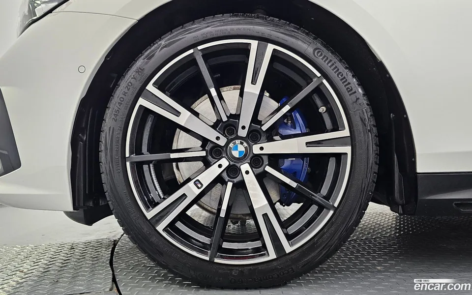 BMW 5 Series 530i xDrive M 2025 — thumbnail 2