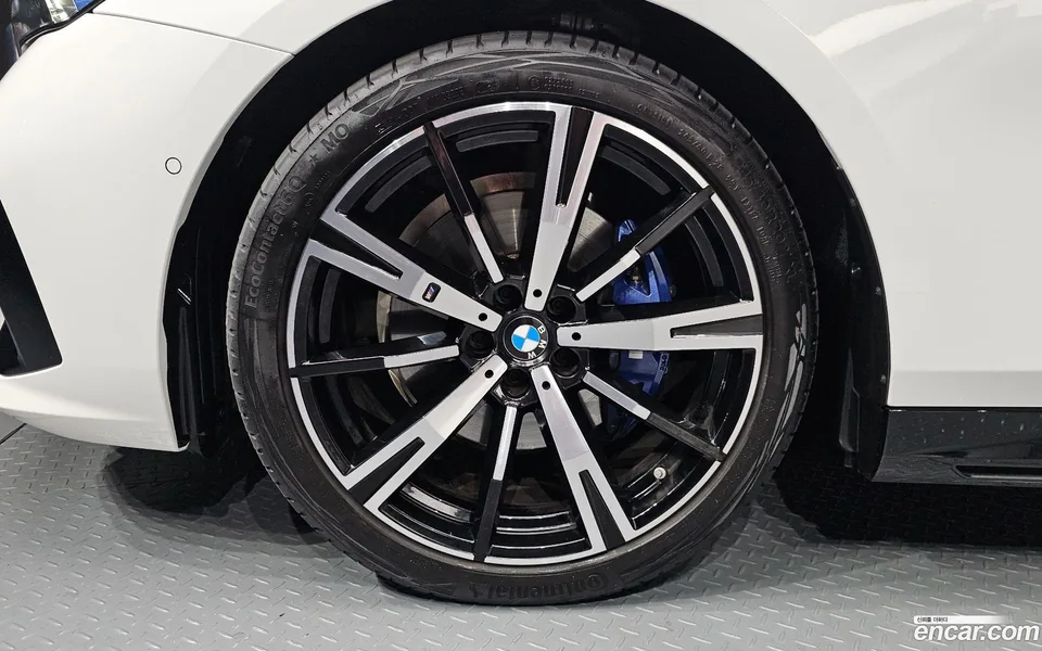 BMW 5 Series 530i xDrive M 2025 — thumbnail 2