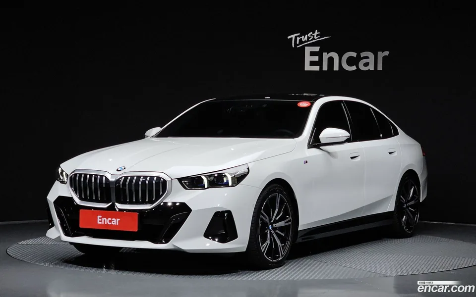 BMW 5 Series 530i xDrive M 2025 — photo 1, buy with delivery to Moscow