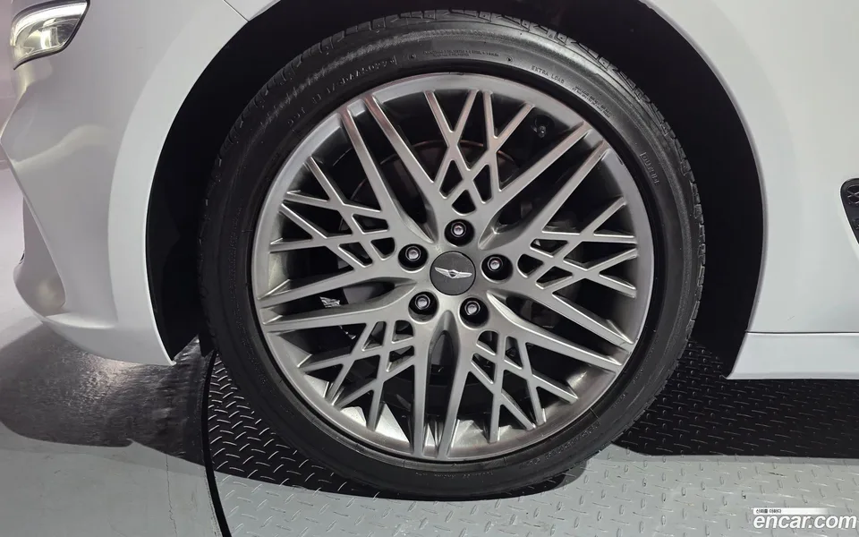Genesis G70 2.0T 2WD 2023 — thumbnail 2