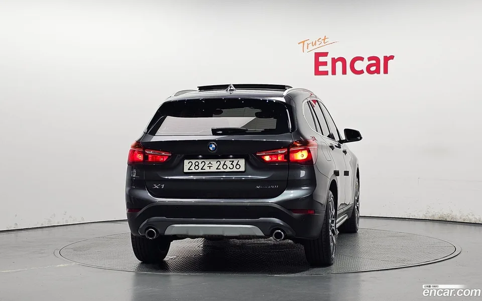 BMW X1 xDrive 20i xLine 2022 — thumbnail 4