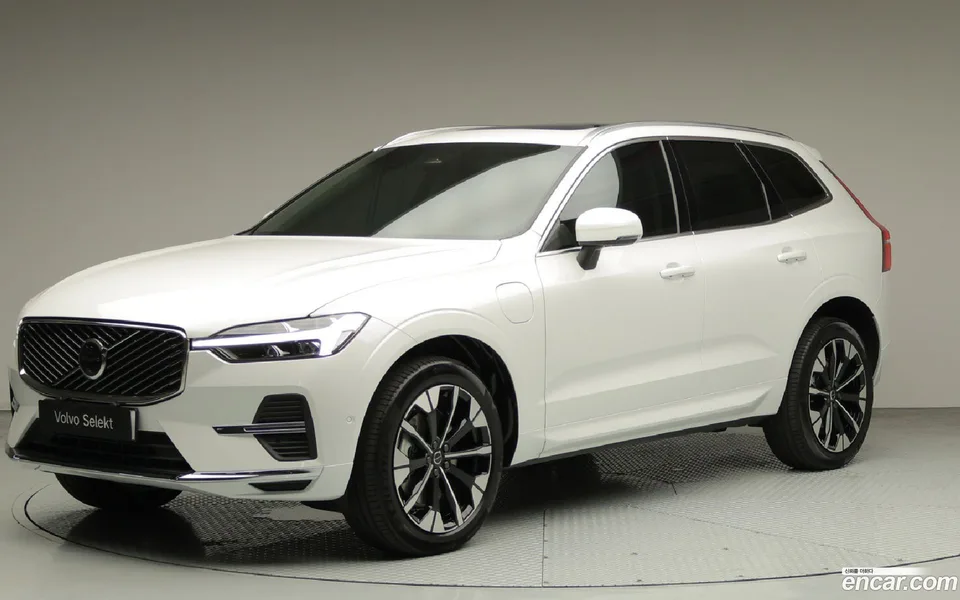 Volvo XC60 T8 2026 — photo 1, buy with delivery to Moscow