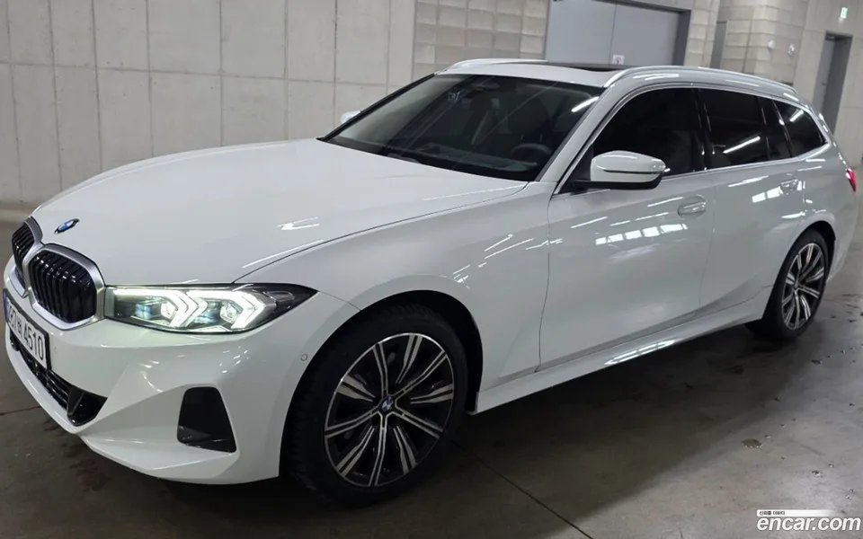 BMW 3 Series 320i 2025 — photo 1, buy with delivery to Moscow