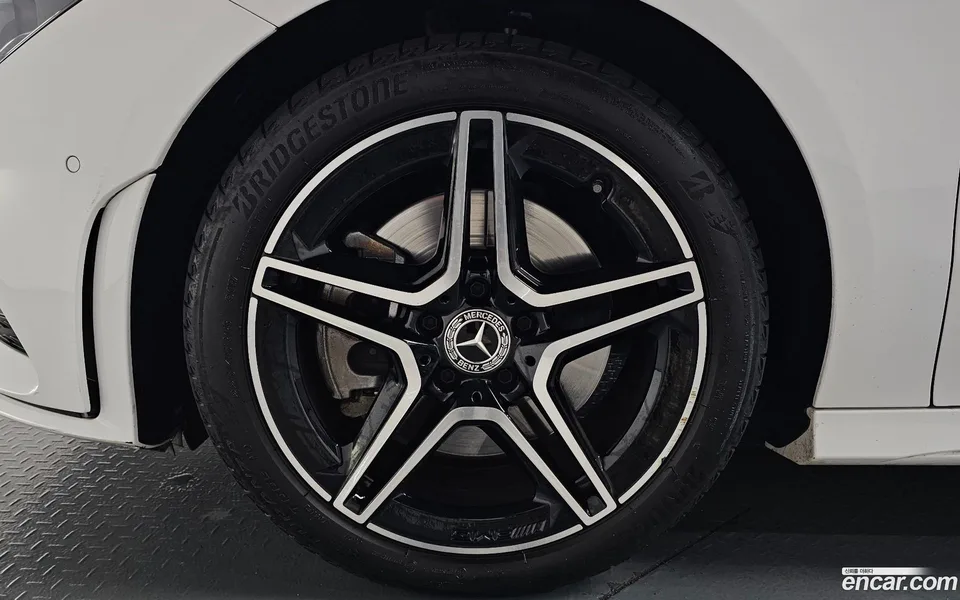 Mercedes-Benz CLA-Class CLA250 4MATIC 2023 — миниатюра 5