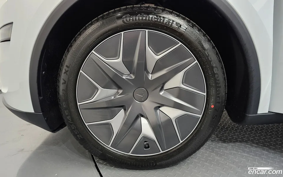 Tesla Model Y L AWD 2026 — thumbnail 2