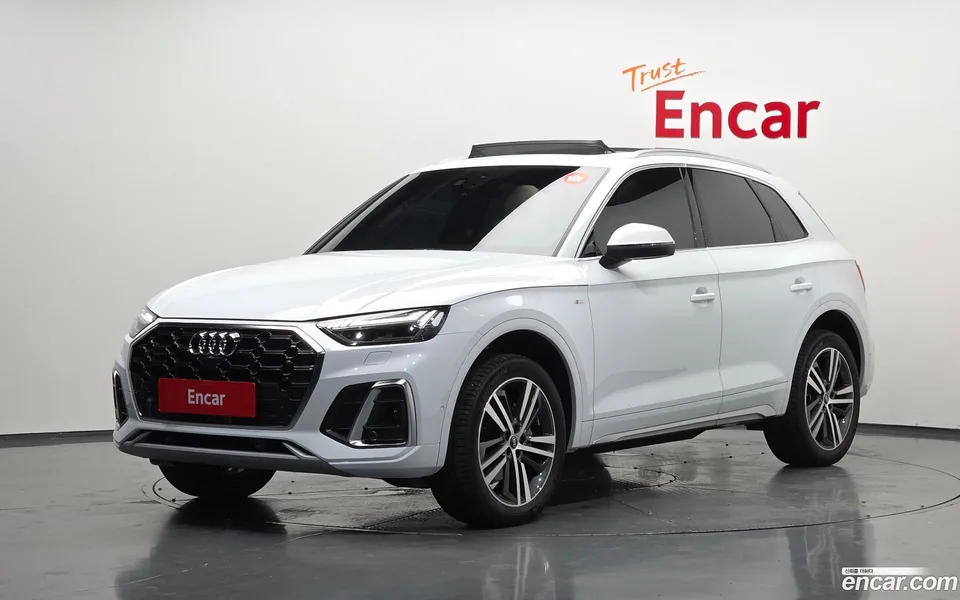Audi Q5 45 TFSI 2022 — photo 1, buy with delivery to Moscow
