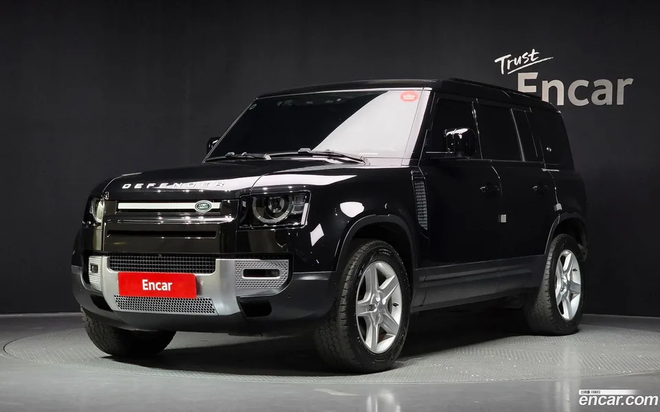 Land Rover Defender 110 D250 SE 2022 — photo 1, buy with delivery to Moscow