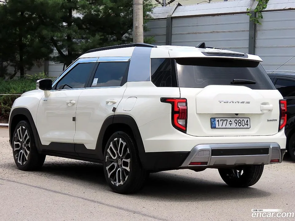 KG Mobility Torres 1.5 2WD 2023 — thumbnail 3