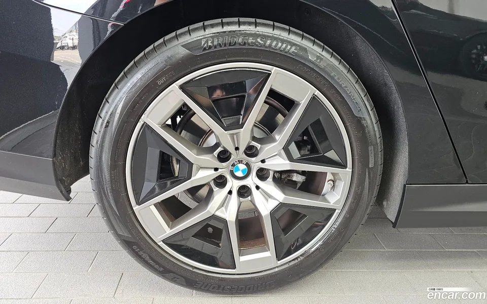BMW 5 Series 523d 2024 — thumbnail 2