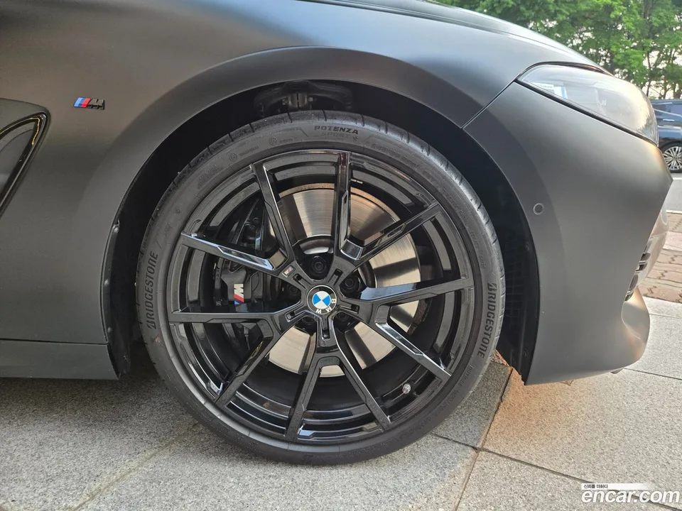 BMW 8 Series M850i xDrive 2025 — thumbnail 2