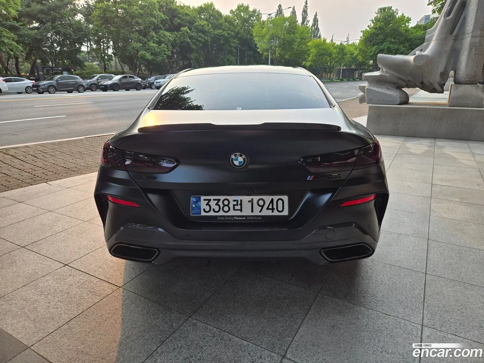 BMW 8 Series M850i xDrive 2025 — thumbnail 4