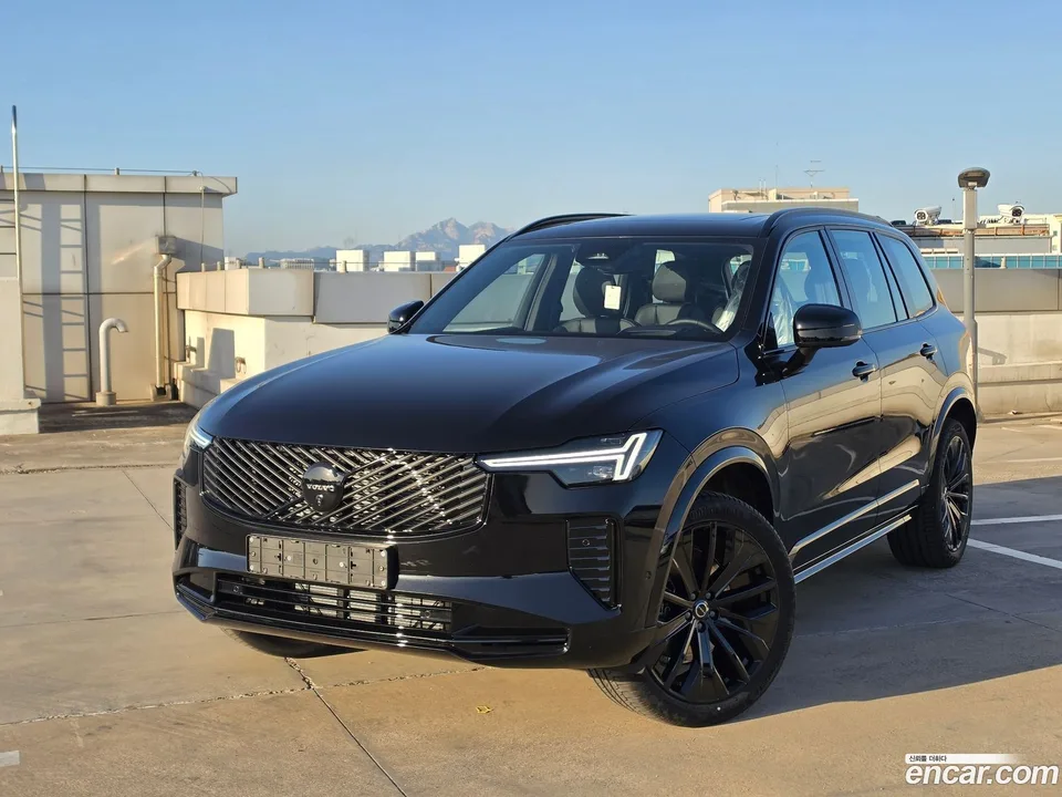 Volvo XC90 B6 2026 — photo 1, buy with delivery to Moscow