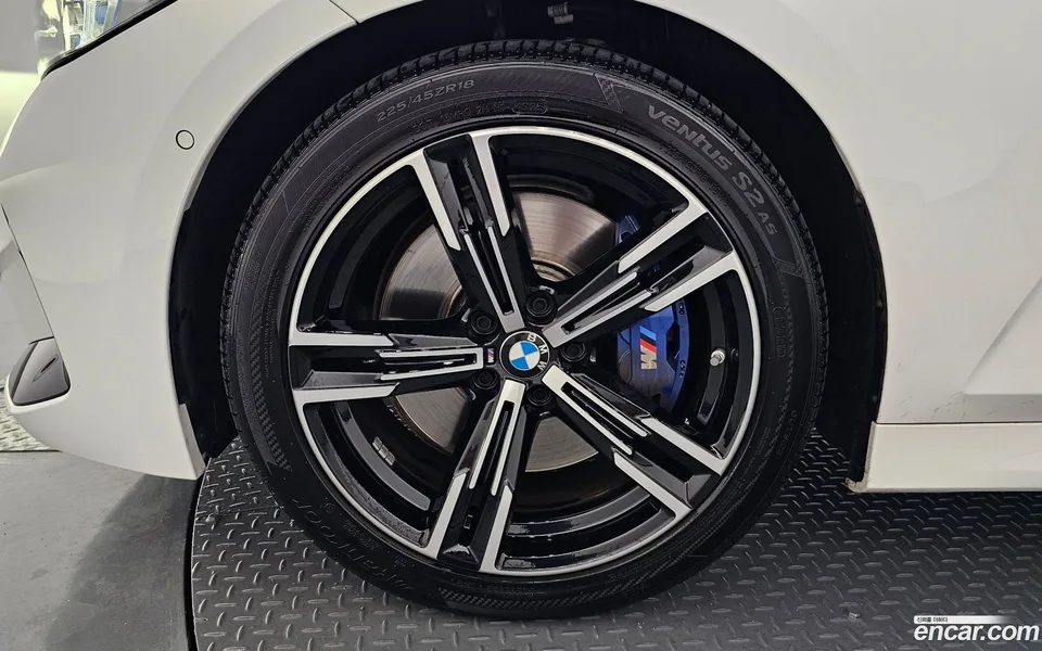 BMW 3 Series 320i M 2024 — thumbnail 2