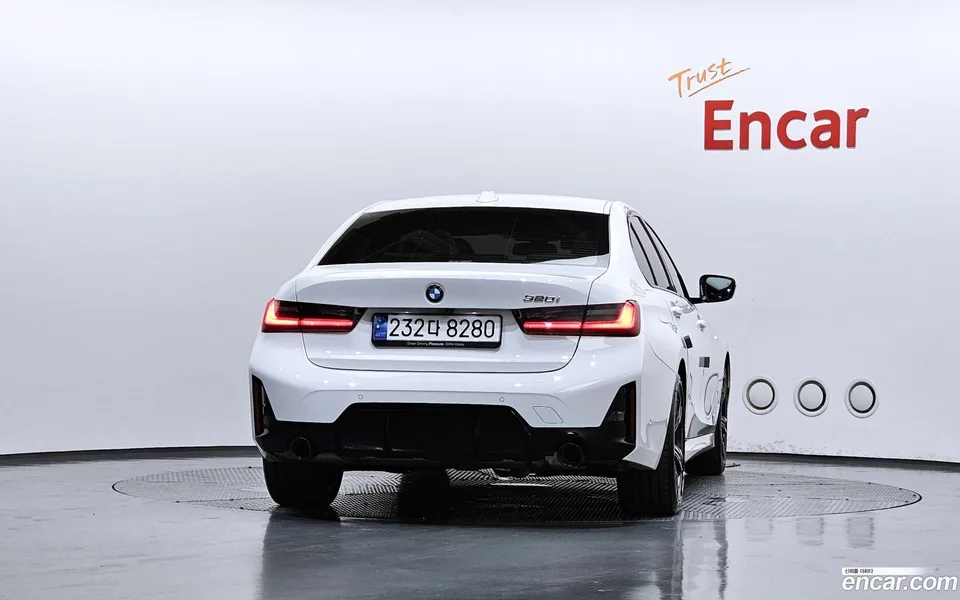 BMW 3 Series 320i M 2024 — thumbnail 4