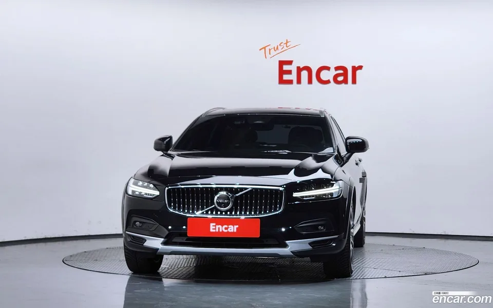 Volvo V90 Cross Country B5 AWD 2024 — thumbnail 3