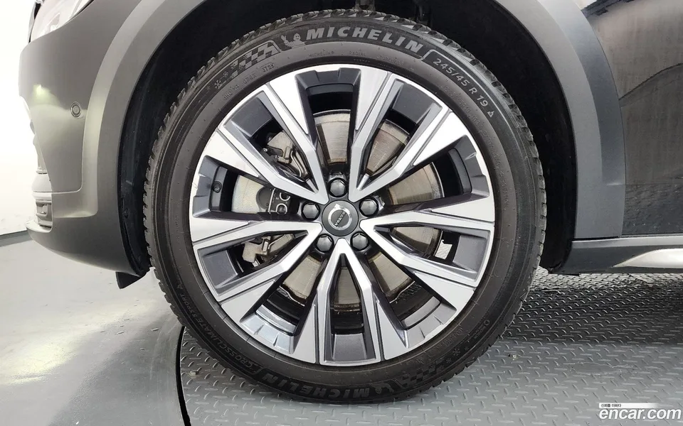 Volvo V90 Cross Country B5 AWD 2024 — thumbnail 5