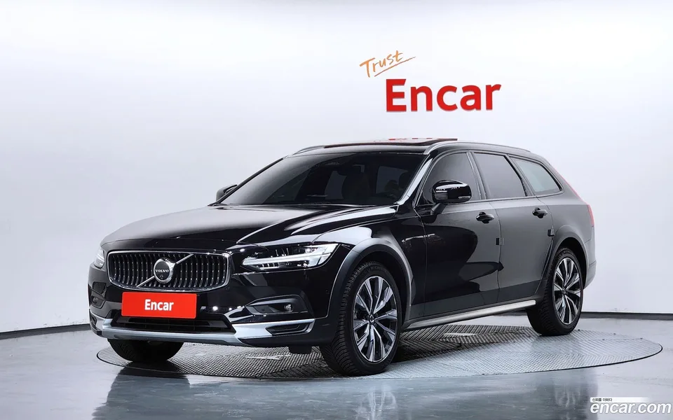 Volvo V90 Cross Country B5 AWD 2024 — photo 1, buy with delivery to Moscow