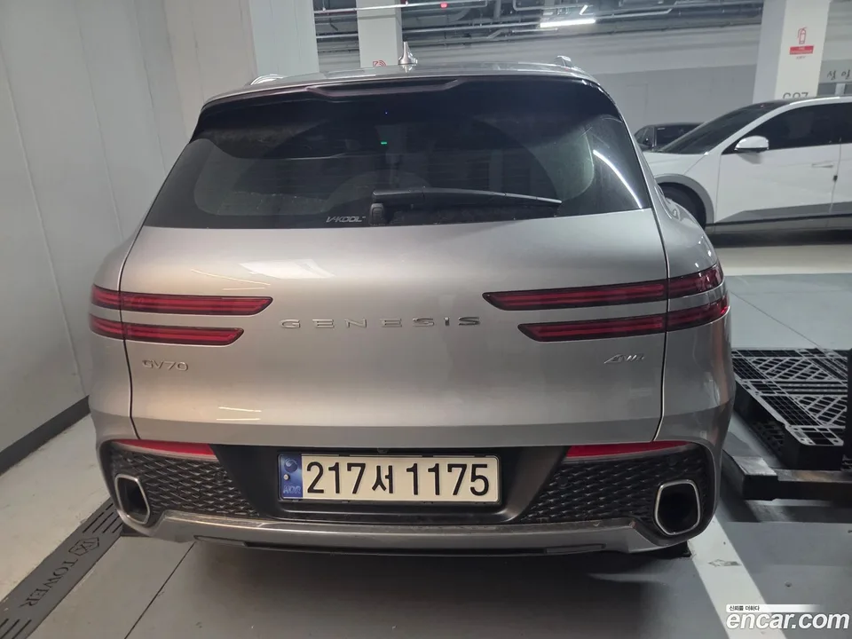 Genesis GV70 2.5T AWD 2023 — thumbnail 4
