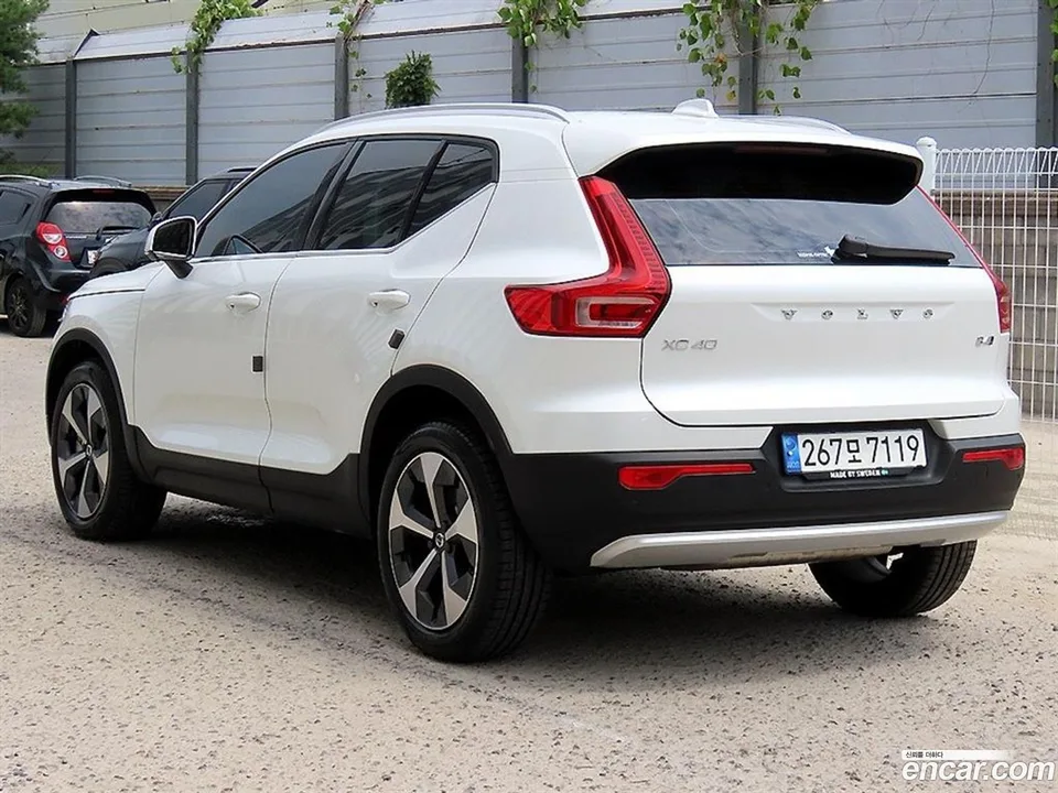 Volvo XC40 B4 2022 — thumbnail 3