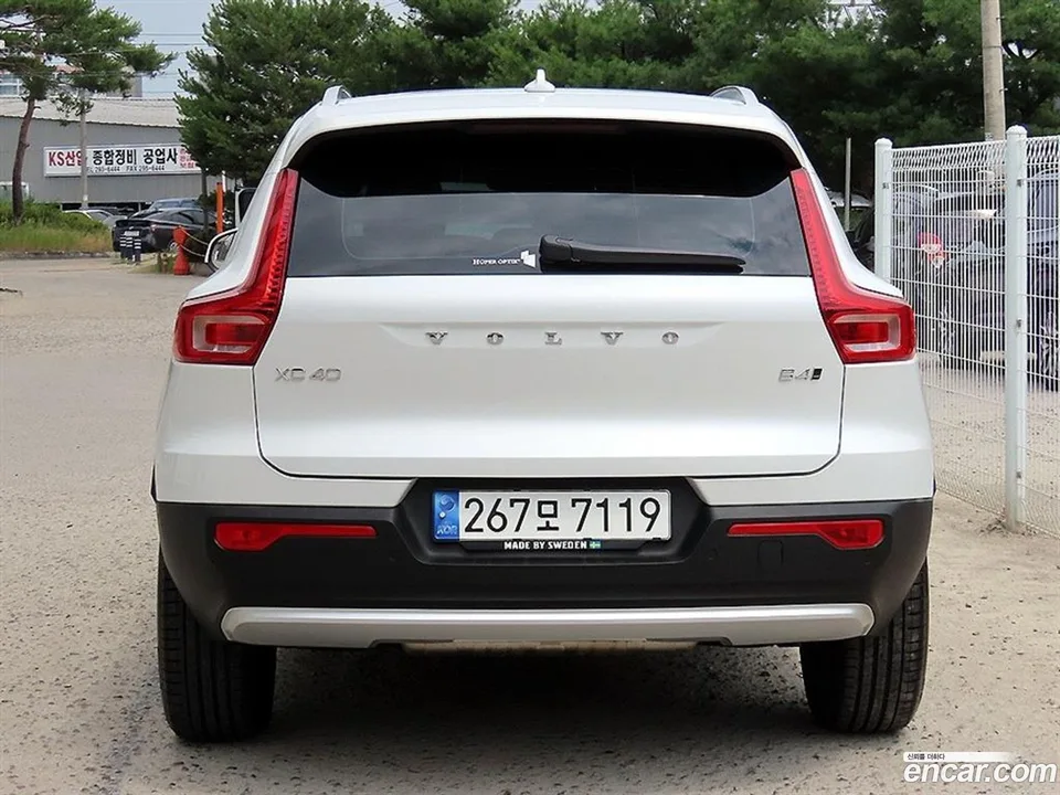 Volvo XC40 B4 2022 — thumbnail 4