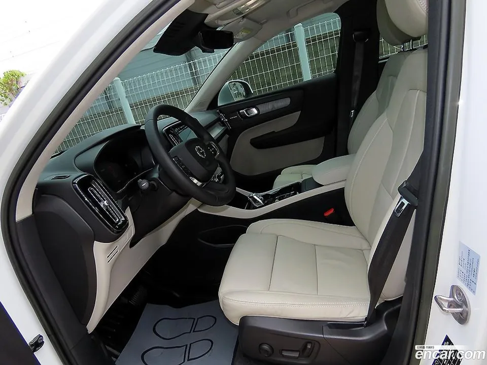 Volvo XC40 B4 2022 — thumbnail 5