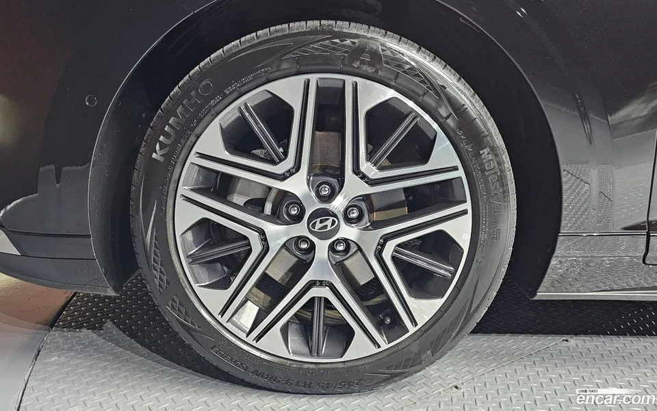 Hyundai Grandeur 2.5 2WD 2023 — thumbnail 2