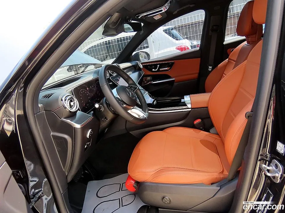 Mercedes-Benz GLC-Class GLC300 4MATIC 2025 — thumbnail 2
