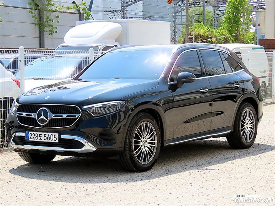 Mercedes-Benz GLC-Class GLC300 4MATIC 2025 — thumbnail 3