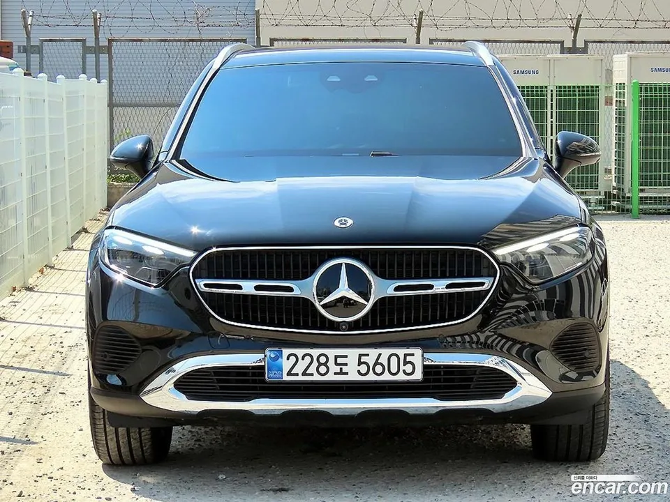 Mercedes-Benz GLC-Class GLC300 4MATIC 2025 — photo 1, buy with delivery to Moscow