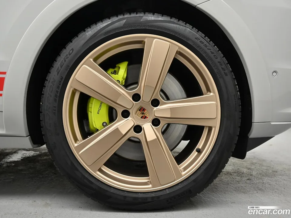 Porsche Cayenne 3.0 S E- 2025 — thumbnail 2