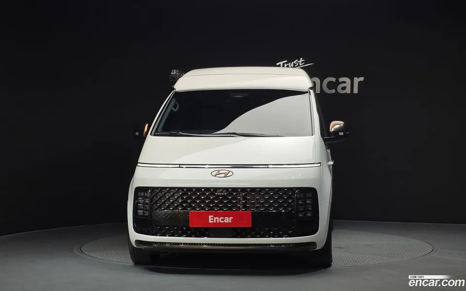 Hyundai Staria 4WD 2023 — thumbnail 3