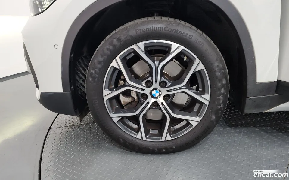 BMW X1 xDrive 20i xLine 2022 — thumbnail 2