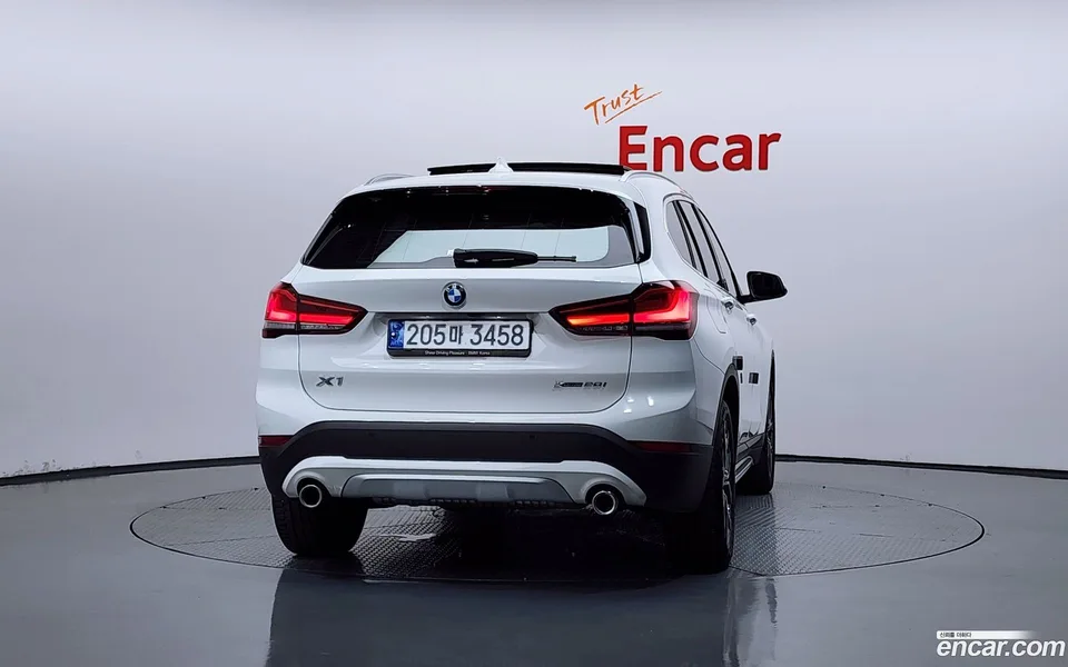 BMW X1 xDrive 20i xLine 2022 — thumbnail 4