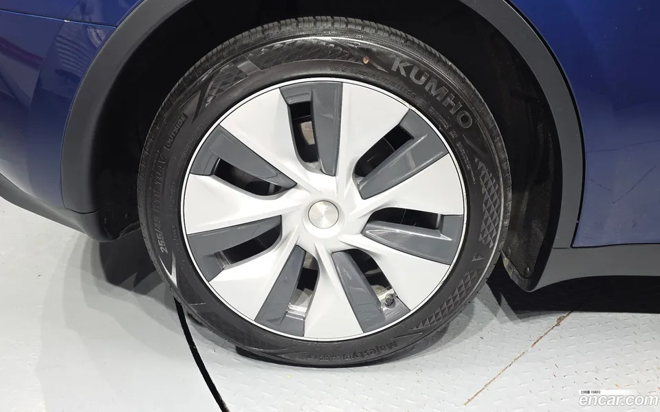 Tesla Model Y RWD 2023 — thumbnail 5