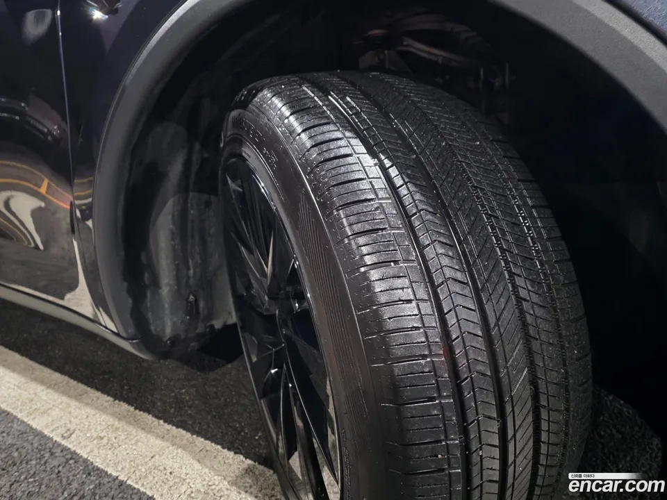 Tesla Model Y RWD 2025 — thumbnail 2