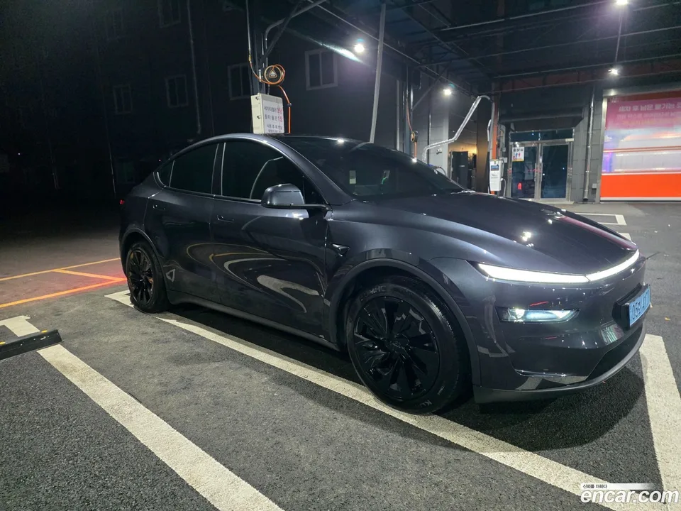 Tesla Model Y RWD 2025 — thumbnail 4