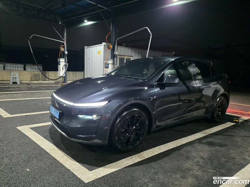 Tesla Model Y RWD 2025 — photo 1, buy with delivery to Moscow