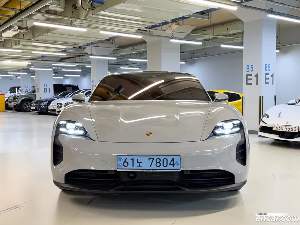 Porsche Taycan GTS 2022 — thumbnail 3