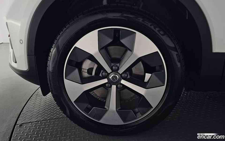 Volvo XC40 B4 2024 — thumbnail 2