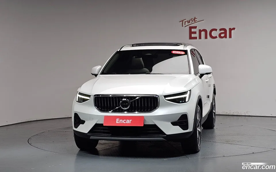 Volvo XC40 B4 2024 — thumbnail 3