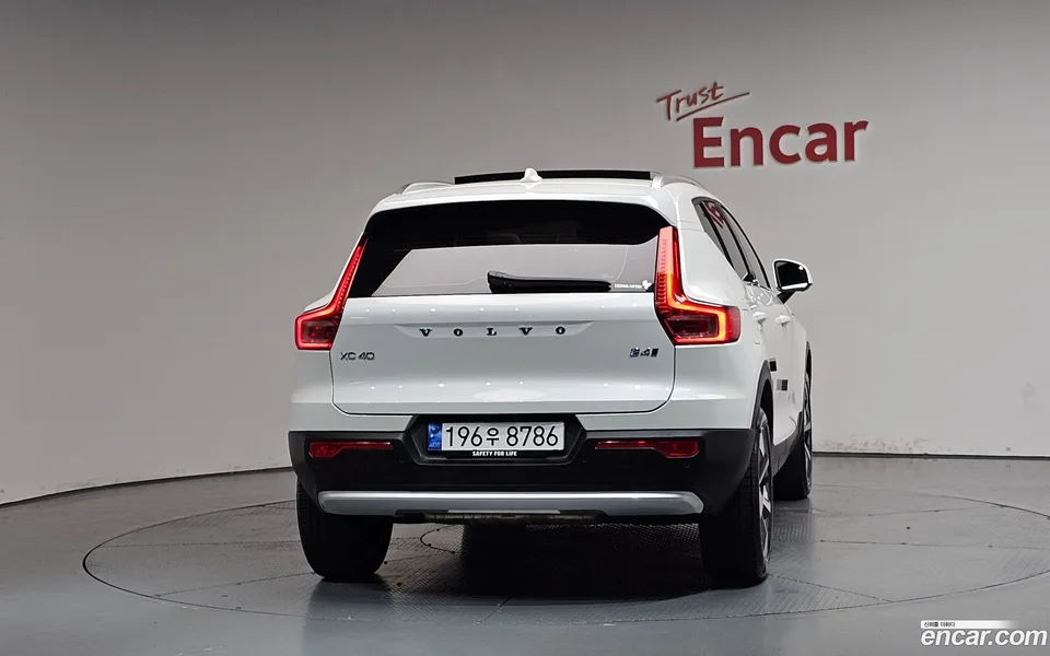 Volvo XC40 B4 2024 — thumbnail 4