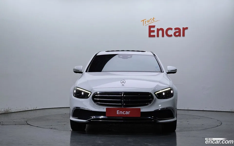 Mercedes-Benz E-Class E220d 4MATIC 2023 — thumbnail 3