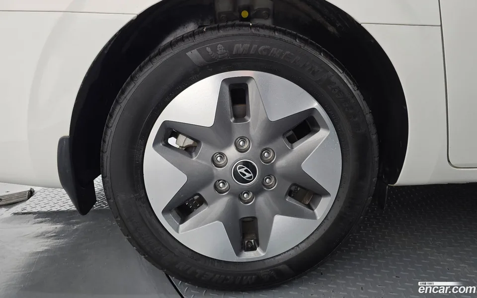 Hyundai Staria 11 2025 — thumbnail 2