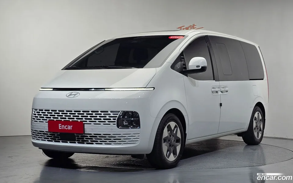 Hyundai Staria 11 2025 — photo 1, buy with delivery to Moscow