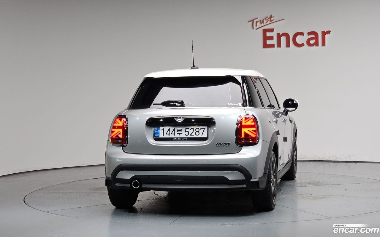 MINI Cooper 2024 — 4