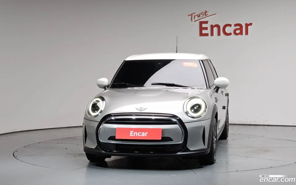MINI Cooper 5 2024 — thumbnail 3