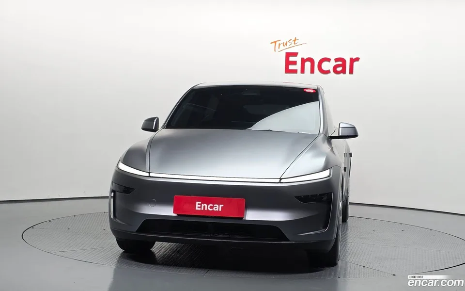 Tesla Model Y AWD 2025 — thumbnail 3