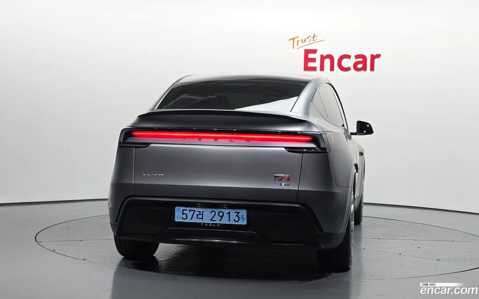 Tesla Model Y AWD 2025 — thumbnail 4